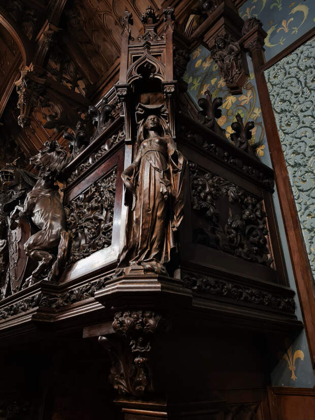 Фото: Парадная гостья. Готическая столовая