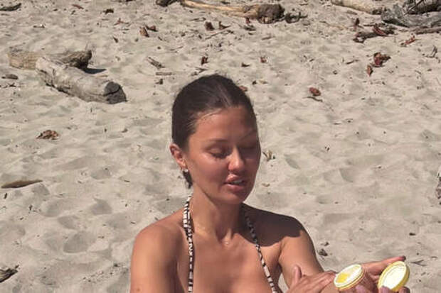 Телеведущая Виктория Боня снялась в бикини