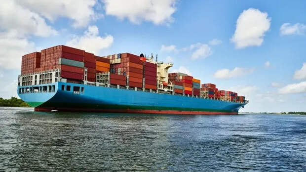 Спецназ КСИР захватил судно, заявив о его связи с американскими войсками