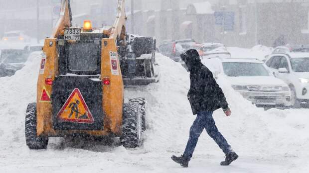 Собянин заявил об активной работе городских служб на фоне снегопада в Москве