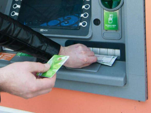 ЦБ может ввести блокировку переводов россиян свыше 10 000 рублей