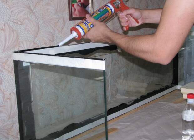 Чем склеить стекло со стеклом и как приклеить металл к стеклу