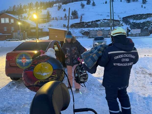 В Челябинской области семья с тремя детьми застряла на острове Веры