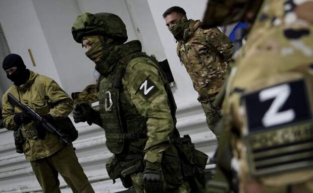 За последний месяц в России выросло число различных курсов и тренингов, направленных на обучение гражданских лиц основам начальной военной подготовки