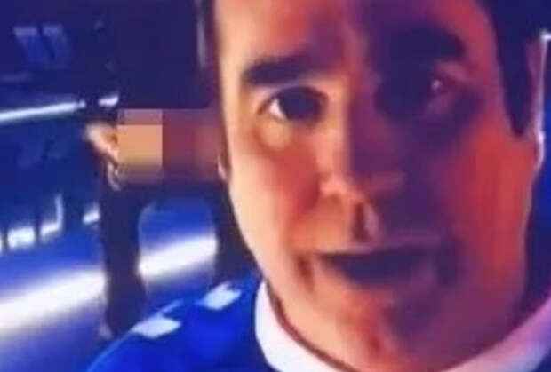 Мужчина ворвался в прямой эфир телеканала и спустил штаны