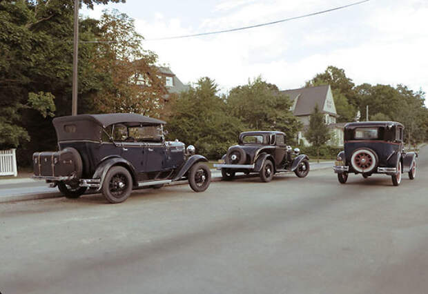 Miniature Car Models Create Realistic Historical Photos