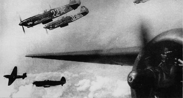 Как американские лётчики в 1944 году атаковали советские войска: воздушный бой над Нишем (15 фото)