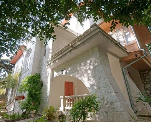 Бесплатные фильмы у Чехова: Белая дача писателя в Ялте зовёт в свой кинотеатр