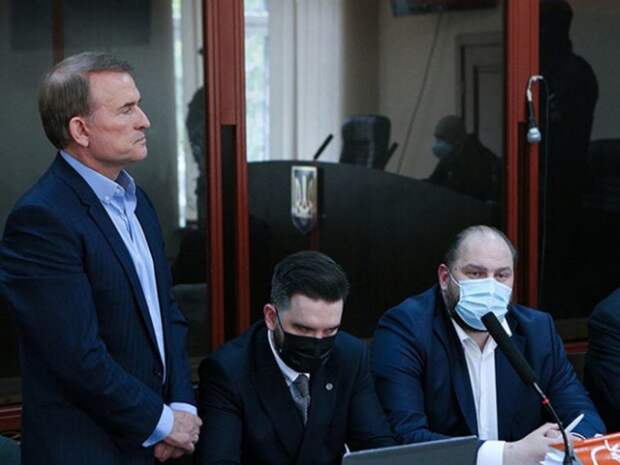 В Киеве обвиняемый в госизмене «кум Путина» Виктор Медведчук отправлен под домашний арест