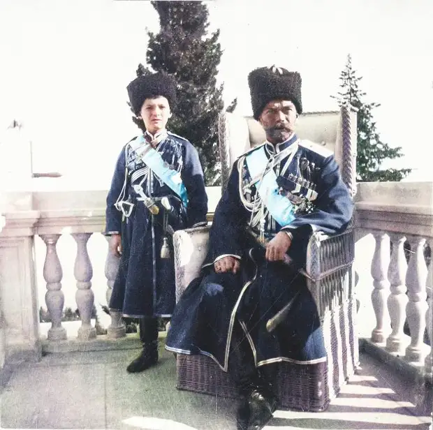 Если у Николая 2 были огромные счета за границей, почему его мать после революции бедствовала?