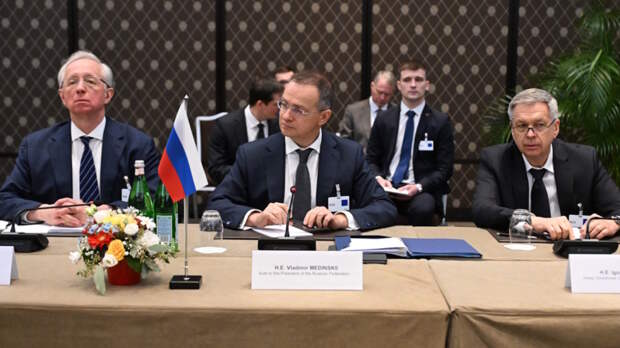 Мединский доложил Путину о результатах переговоров в Женеве, сообщил Песков