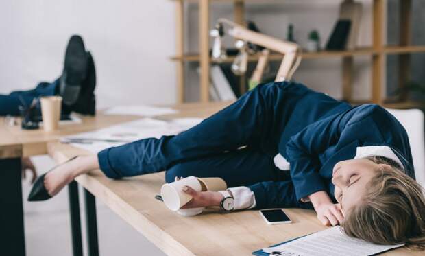 Без отрыва от производства: как правильно спать на работе