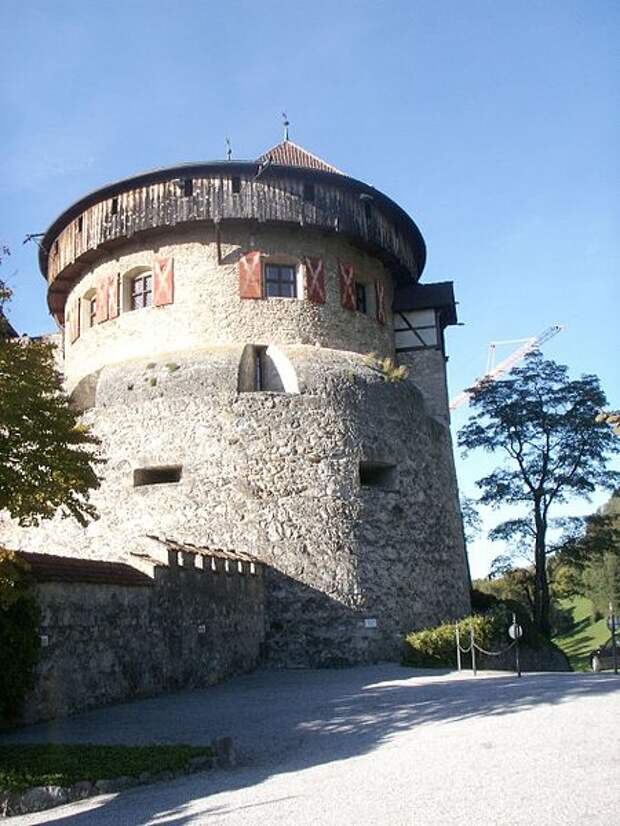 File:Schloss Vaduz.jpg