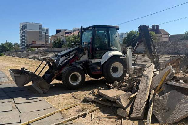 Долгожданный ремонт: в Евпатории началась реконструкция Дворца спорта им. Гагарина