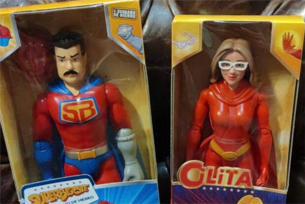 В России показали фигурки Мадуро и его жены в образах супергероев