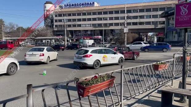 В Симферополе на площади Советской столкнулись две легковушки