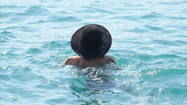 Дерматолог предупредила о вреде хлорированной воды в бассейне для кожи