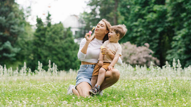 Эстафета с препятствиями: используем лавочки, деревья, скакалки