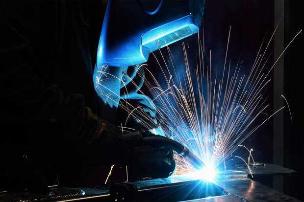 Минстрой: заработок сварщика может достигать 500 тыс. рублей