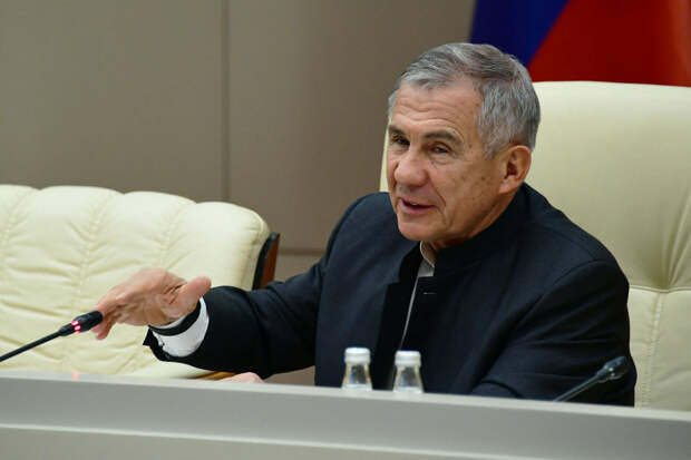 Минниханов поручил установить особый контроль за ходом уборки мусора