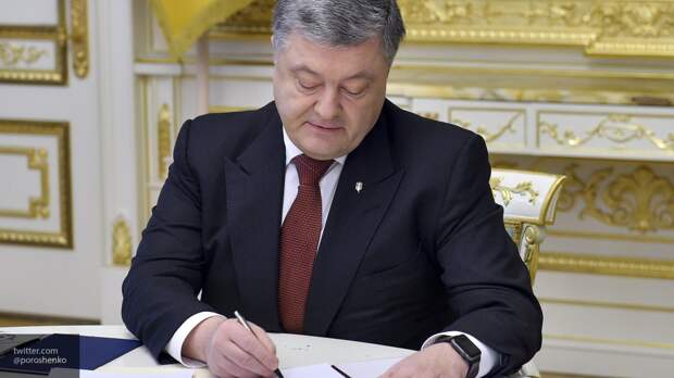 Порошенко подписал указ, при котором россияне обязаны заранее оповещать о поездках в Украину