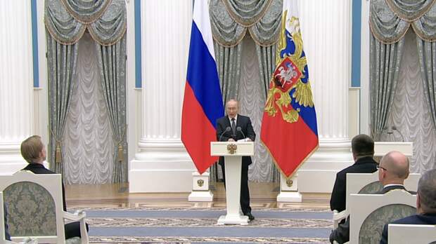 Путин вручает премии молодым деятелям культуры