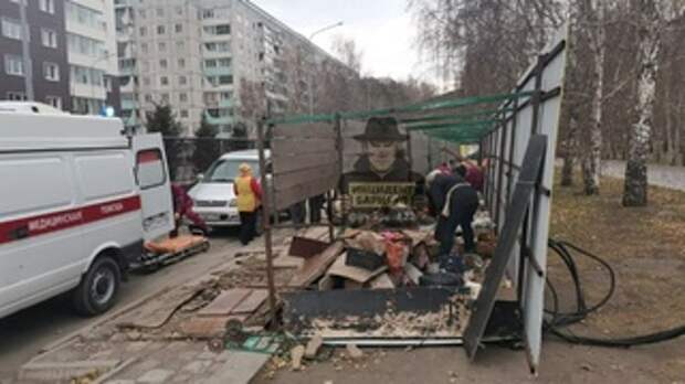 Опрокинутый киоск на Панфиловцев / Фото: 