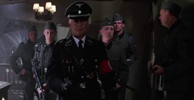 Источник: https://www.reddit.com/r/MovieDetails/comments/n0fxr1/in_indiana_jones_and_the_last_crusade_1989_the/