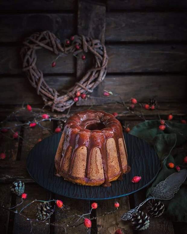 Тыквенный кекс с грецкими орехами и шоколадной карамелью