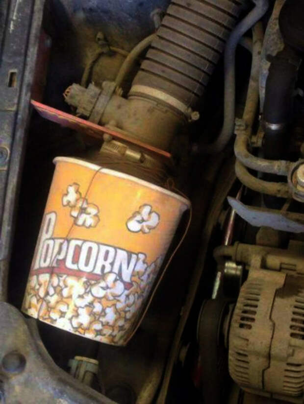 Ведро от попкорна - чем не замена для старого воздушного фильтра? | Фото: Hoohma.com.