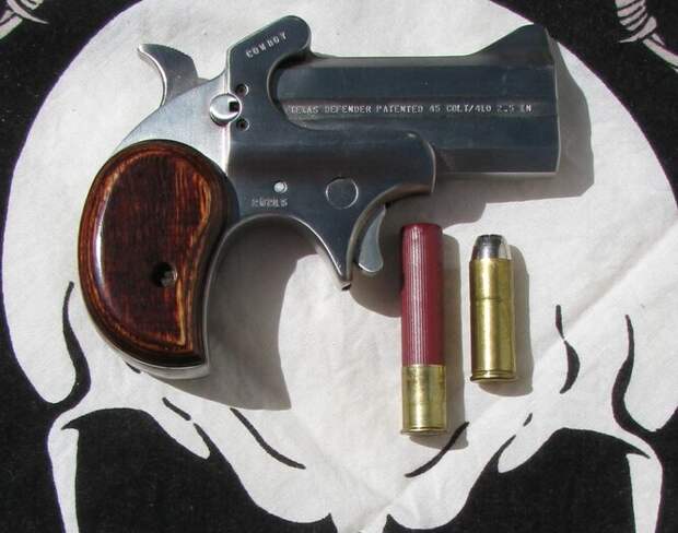 Короткоствольное оружие Bond Arms Cowboy Defender .45 Colt/.410 Shotshell Derringer