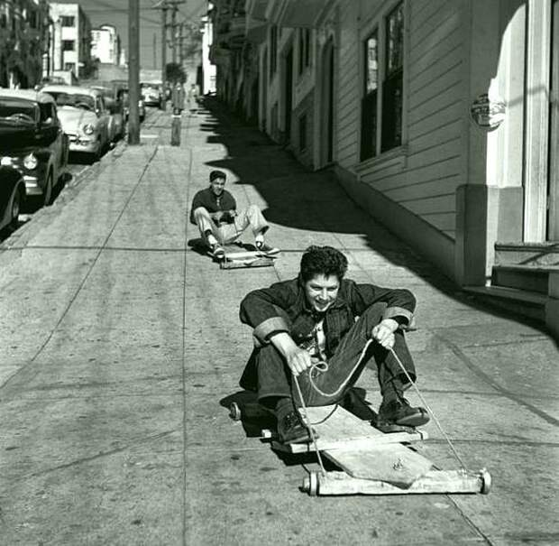 Самокатчики. 1952. Сан-Франциско, США. история, черно-белая фотография, юмор