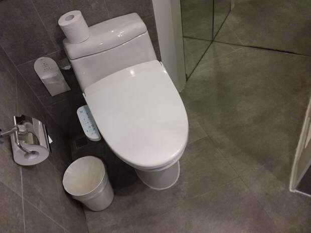 Просто засыпьте на ночь: утром унитаз будет сиять белизной – совет опытного сантехника