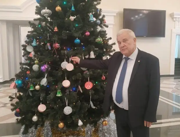 Cadillac и «Победа»: ставропольские депутаты-миллионеры рассказали о своих машинах