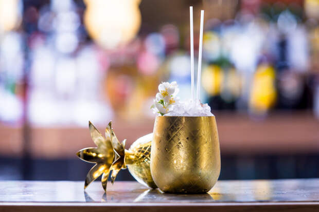 Как настоящий бармен: секреты и рецепты для коктейльной вечеринки