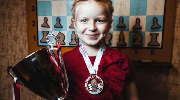 Семилетняя девочка из Воронежа взяла «серебро» на чемпионате Европы по шахматам власова, олеся, шахматы
