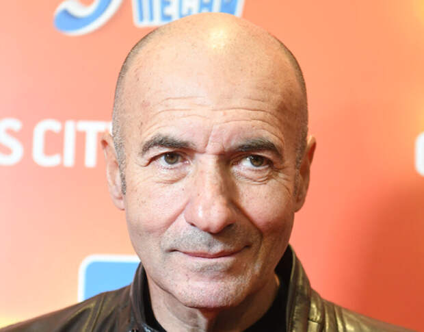 Глаза как щелочки и постоянно слезятся: что происходит с Игорем Крутым