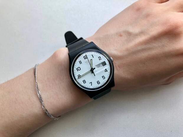 Обзор пластиковых швейцарских часов Swatch Once Again GB743