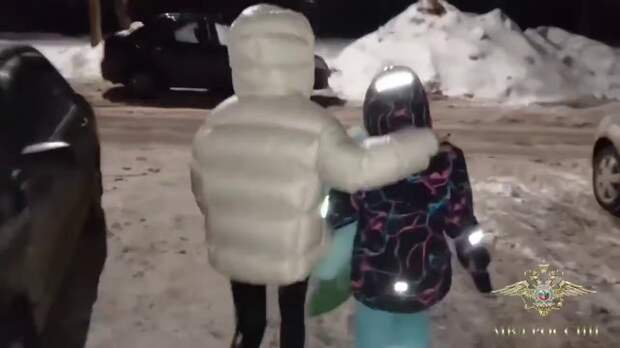 Shot: похититель девочки из Смоленска прятал ее в квартире любовницы