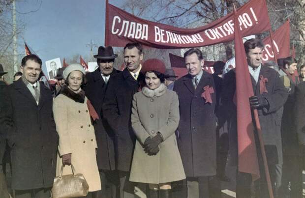 Картинки по запросу парад 7 ноября  советское время картинка