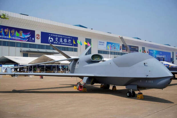 БПЛА WZ-7 «Soaring Dragon» на выставочной площадке в г. Чжухай в 2022 году