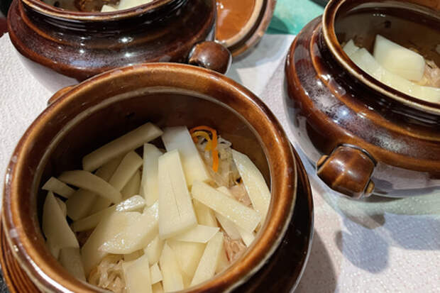 Щи с копчеными ребрышками и лисичками: фото шаг 7