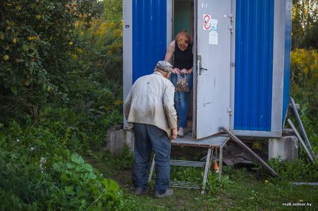 Рай в шалаше. Молодая пара живёт в вагончике и своими руками строит дом