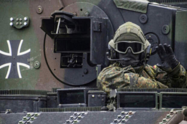 Сердюков предупредил о войсках у границ стран ОДКБ