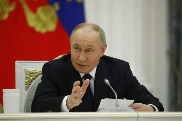 Чем больше мы знаем о собеседнике, тем лучше. Факты нужно «дропать» как бы невзначай. Фото © Life.ru