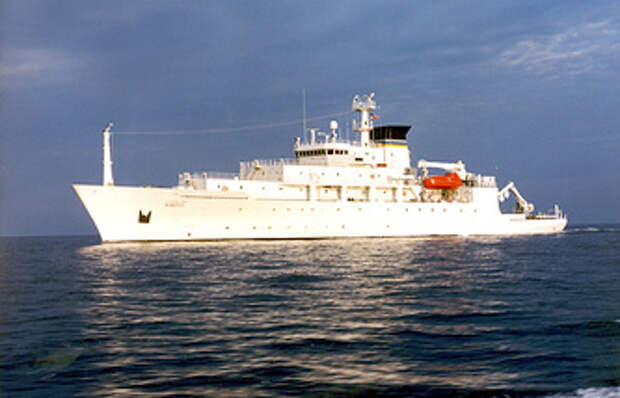 Океанографическое судно ВМС США USNS Bowditch 