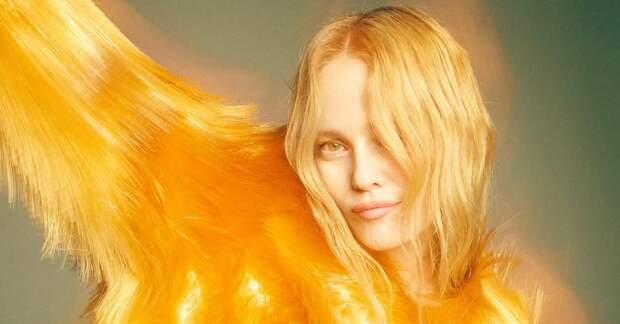 53-летняя Ванесса Паради в прозрачном наряде снялась для журнала