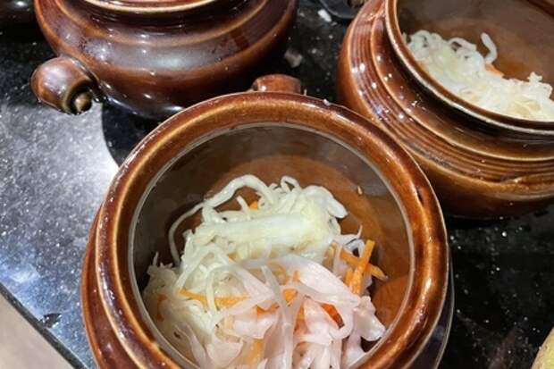 Щи с копчеными ребрышками и лисичками: фото шаг 1