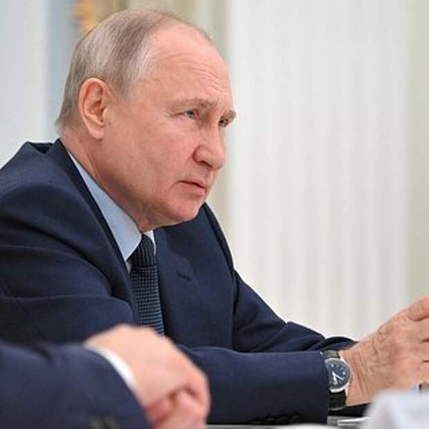 Путин поручил изменить условия выплат пособия на ребенка