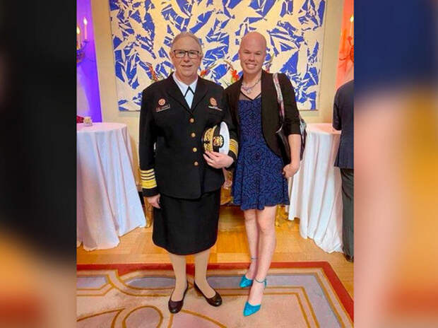 В Сети появилась фотография трансгендерного адмирала США Рейчел Левин